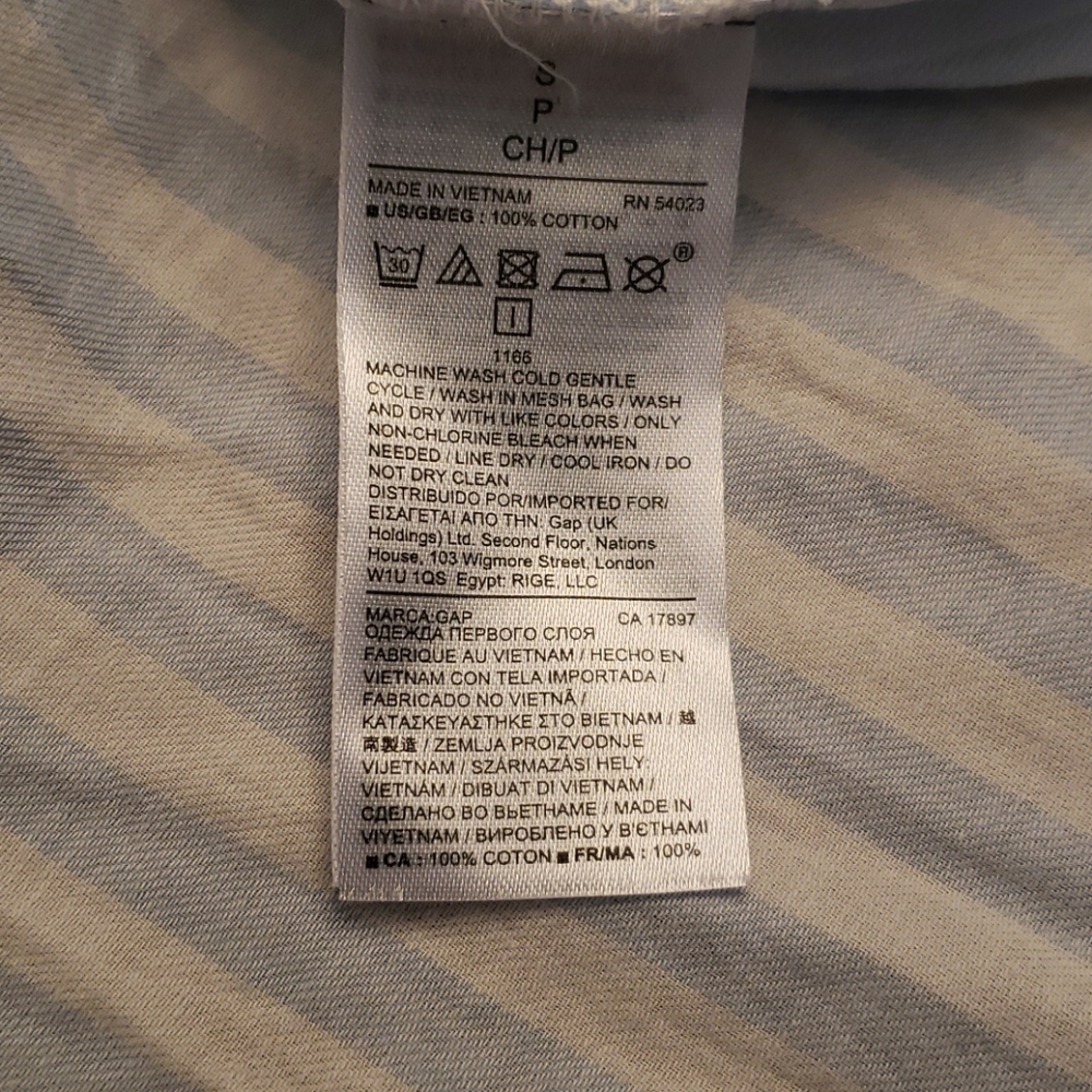 Gap Button Down Blouse Like New - image 8